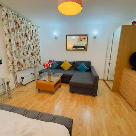 Bright Budget Studio Apartment In Central Londen Buitenkant foto