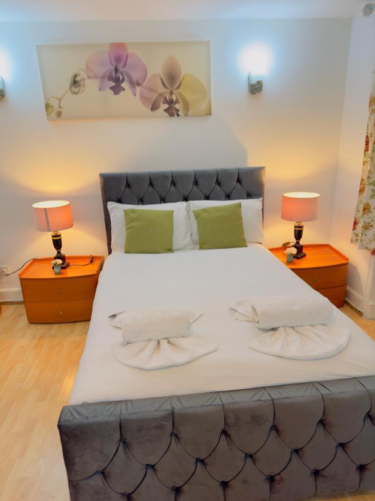 Bright Budget Studio Apartment In Central Londen Buitenkant foto