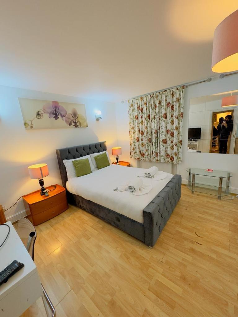 Bright Budget Studio Apartment In Central Londen Buitenkant foto