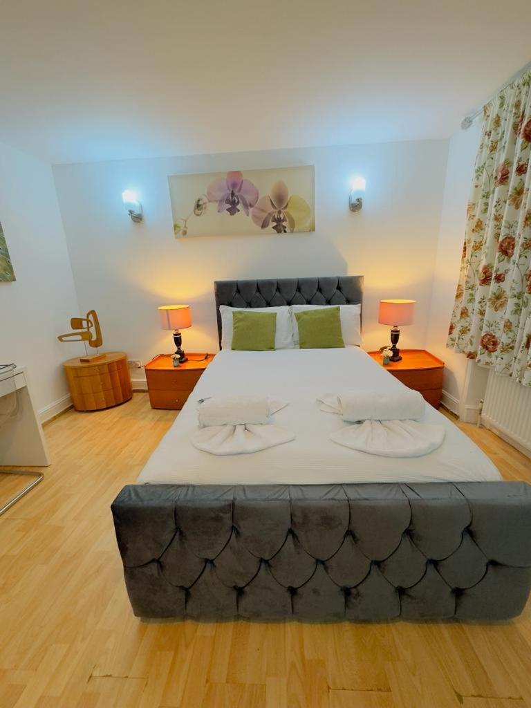 Bright Budget Studio Apartment In Central Londen Buitenkant foto