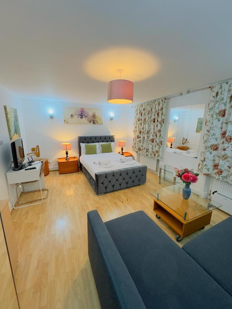 Bright Budget Studio Apartment In Central Londen Buitenkant foto
