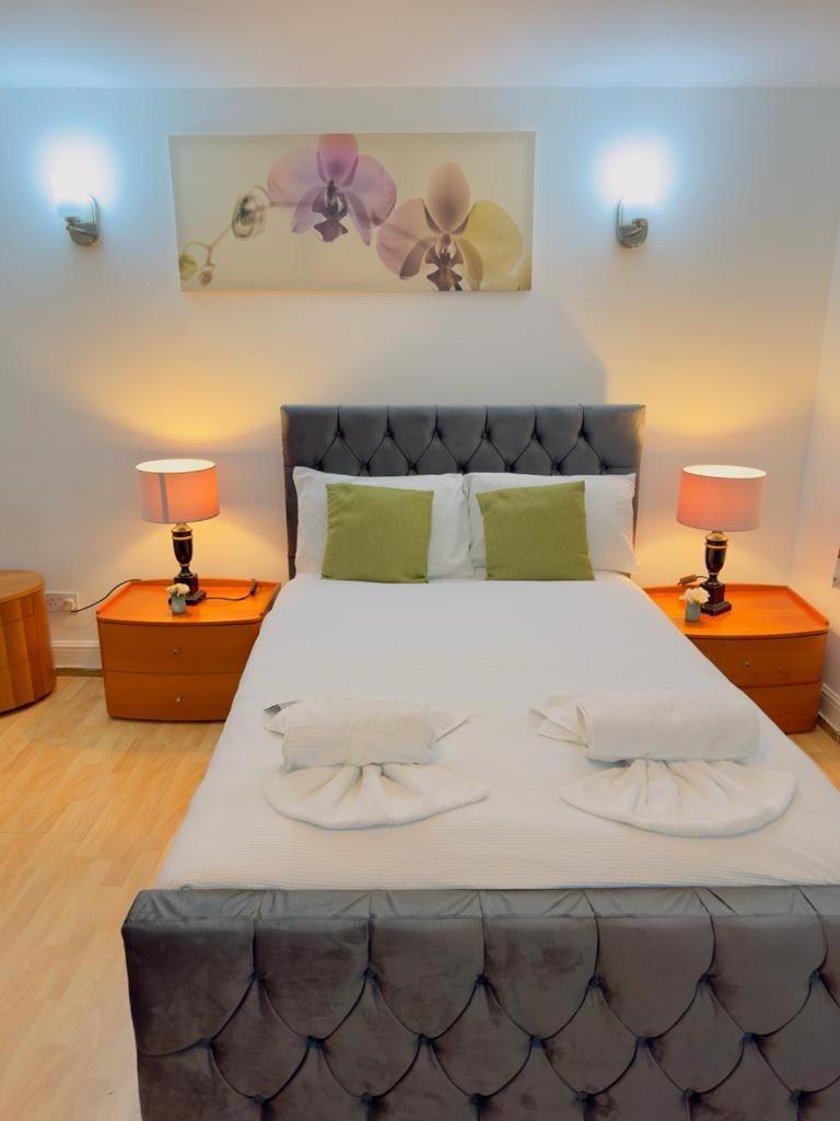 Bright Budget Studio Apartment In Central Londen Buitenkant foto